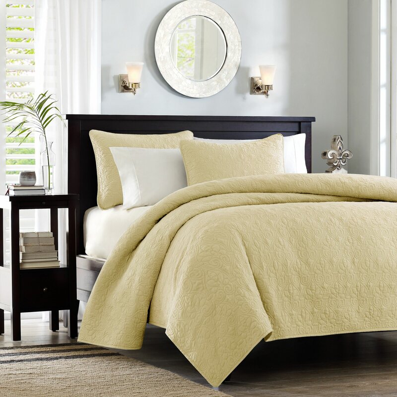 Journey Classic Stitched shops Reversible Scalloped Edge Coverlet Set king